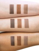 theBalm Browpow® pudră pentru sprâncene în carcasă magnetică culoare Light Brown 12 g