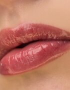 theBalm Plump Your Pucker Lip Gloss luciu de buze pentru un volum suplimentar culoare Dilly Dally 2.7 ml