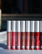 theBalm Purseworthy lip gloss hidratant unt de shea culoare Clutch 7 ml