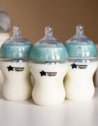 Tommee Tippee Advanced Anti-Colic biberon pentru sugari anti-colici cu autosterilizare Slow Flow 0m+ 3x260 ml