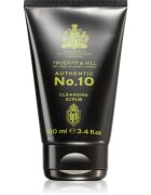 Truefitt & Hill No. 10 Cleansing Scrub exfoliant facial pentru bărbați 100 ml
