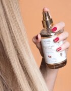 Venira Protective Hair Spray spray protector pentru par expus la soare cu parfum Mango and Lychee 200 ml