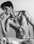 Viktor & Rolf Spicebomb Metallic Musk Eau de Parfum pentru bărbați 50 ml