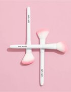 Wet n Wild Essential Blush Brush pensula pentru aplicare fard obraz 1 buc