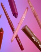 Wet n Wild Perfect Pout Creion de buze de lunga durata culoare Plum Together 0.25 g