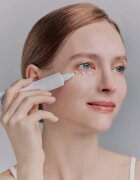 WHAMISA Organic Flowers Eye Essence ser pentru ochi cu efect de iluminare cu efect antirid 30 ml