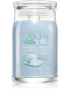 Yankee Candle A Calm & Quiet Place lumânare parfumată Signature 567 g