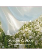 Yankee Candle Clean Cotton lumânare parfumată Signature 567 g