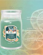 Yankee Candle Holiday Winterfest lumânare parfumată Signature 567 g