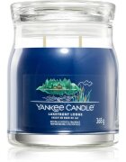 Yankee Candle Lakefront Lodge lumânare parfumată Signature 368 g