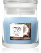 Yankee Candle Salted Coconut lumânare parfumată Signature 110 g