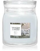 Yankee Candle Snow Kissed Pine lumânare parfumată 368 g