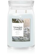 Yankee Candle Snow Kissed Pine lumânare parfumată 567 g