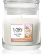 Yankee Candle Vanilla Cupcake lumânare parfumată Signature 110 g