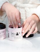 Ziaja Jeju Young Skin exfoliant de corp cu zahăr negru 200 ml