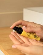 Ziaja Pineapple ser energizant pentru față și gât 50 ml