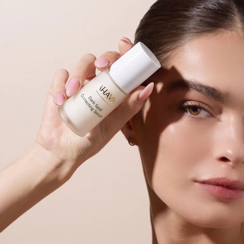 Ahava Even Tone ser cu efect iluminator impotriva petelor 30 ml