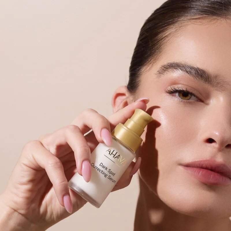 Ahava Even Tone ser cu efect iluminator impotriva petelor 30 ml