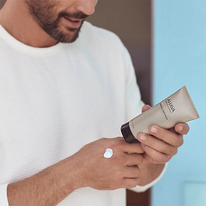 Ahava Time To Energize Men creama minerala de maini 100 ml