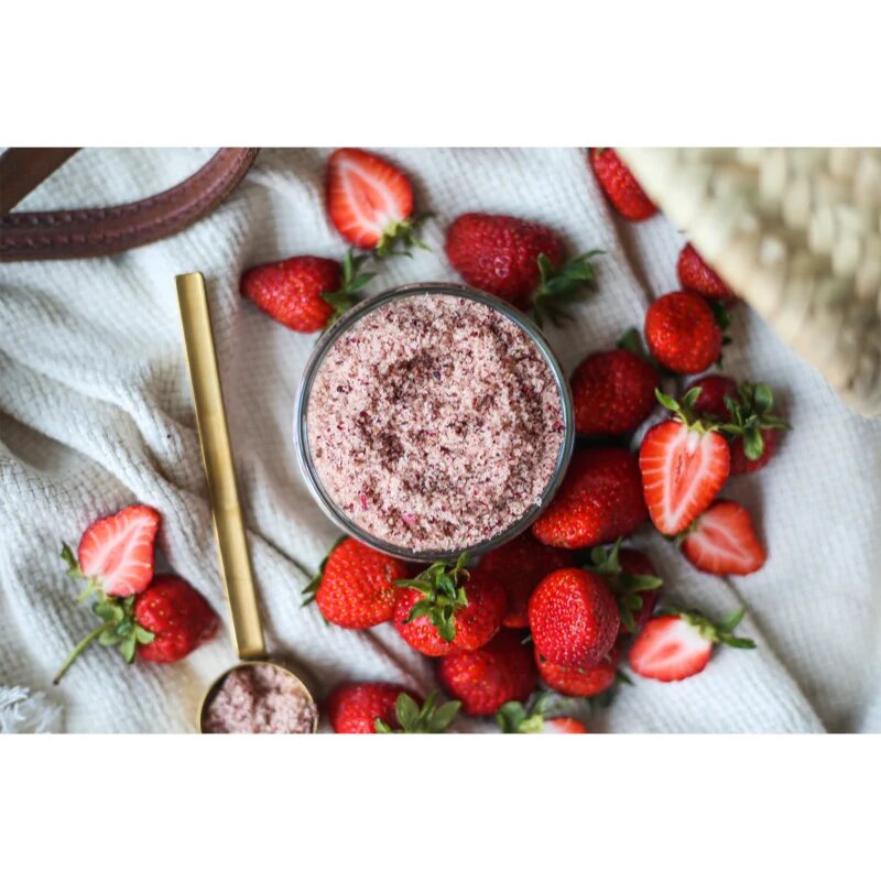 Almara Soap Body Scrub exfoliant de corp cu zahăr pentru celulită cu parfum Strawberry Cream 180 g