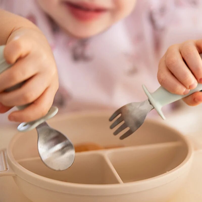 BabyOno Be Active Stainless Steel Spoon and Fork tacâmuri pentru copii Pink 12m+ 2 buc