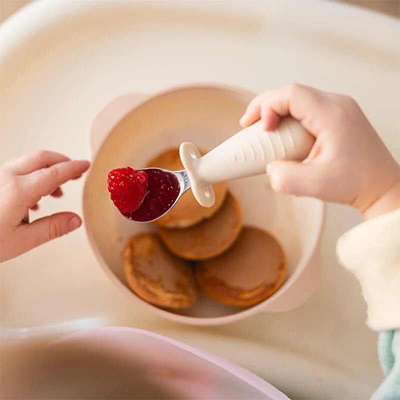 BabyOno Be Active Stainless Steel Spoon and Fork tacâmuri pentru copii Pink 12m+ 2 buc