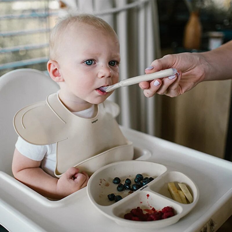 BabyOno Siilicone Plate 6m+ farfurie compartimentată cu ventuză Beige 1 buc