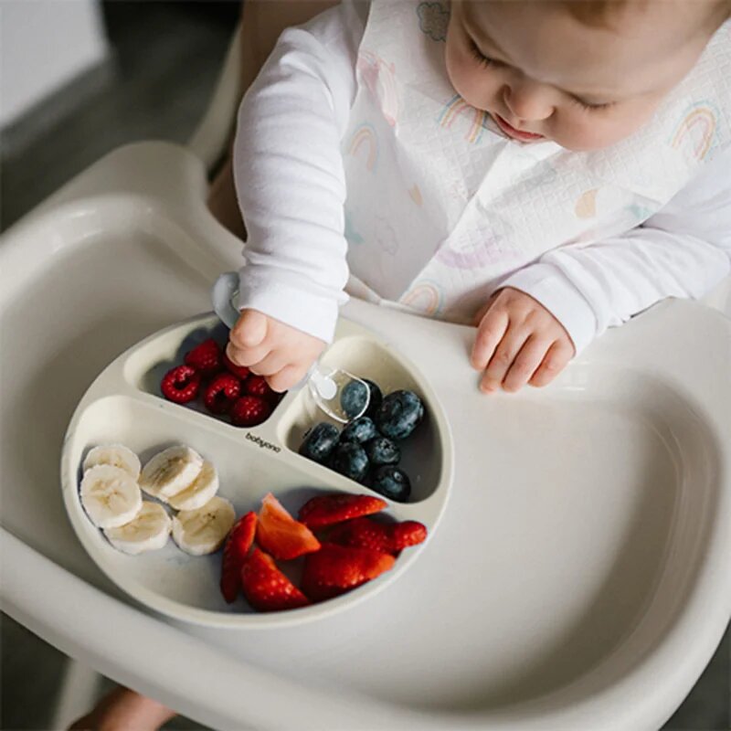 BabyOno Siilicone Plate 6m+ farfurie compartimentată cu ventuză Beige 1 buc