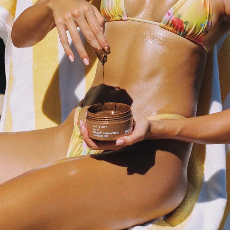 Bali Body Shimmering Tanning Gel gel pentru plaja SPF 15 150 g