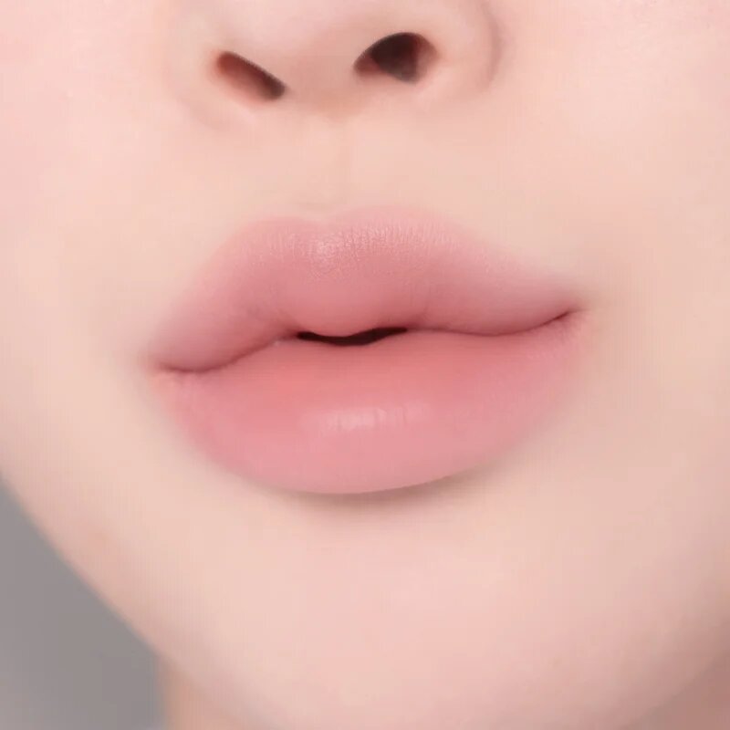 Banila Co. Romantic Blush fard multifuncțional pentru buze și obraz pentru look perfect culoare 12 Peach Mousse 3.7 g