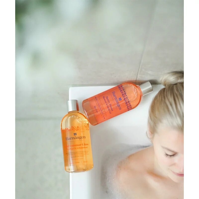 Barnängen Berry Boost gel de dus si baie 400 ml