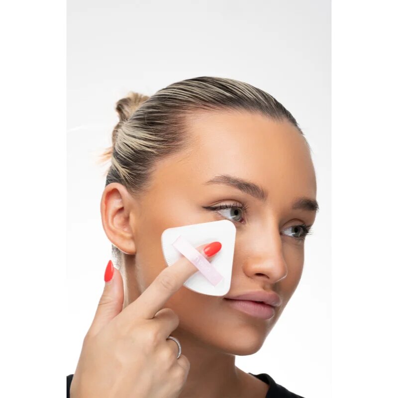 Brushworks Triangular Powder Puff Duo aplicator spumă asupra machiajului