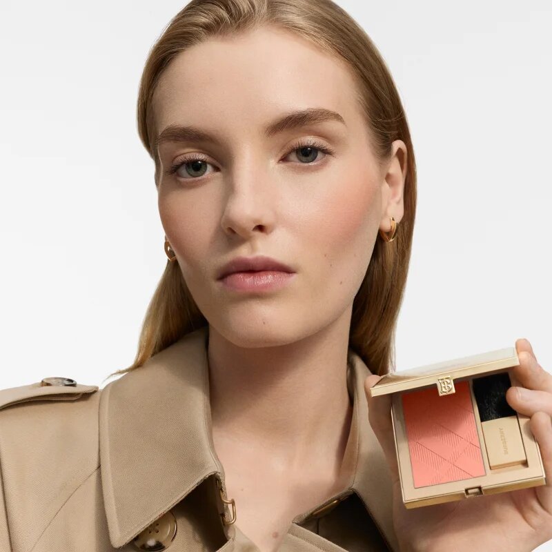 Burberry Beyond Wear Outdoor Blush fard de obraz sub forma de pudra culoare 11 Sand Beige 9 g