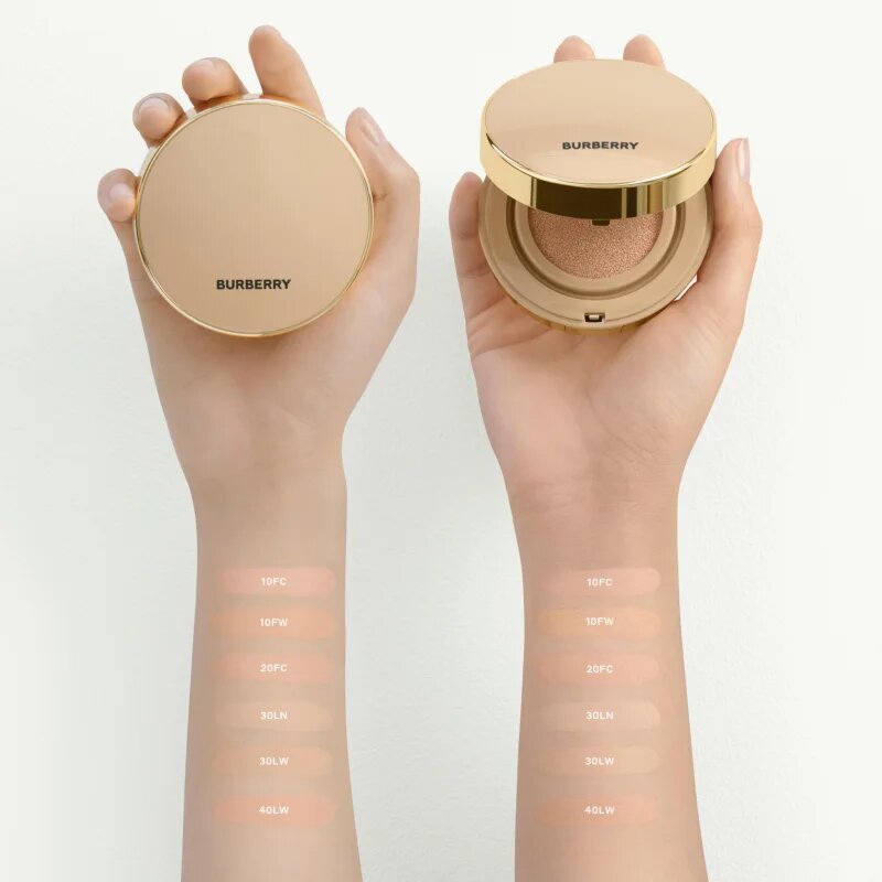 Burberry Beyond Wear Perfecting Matte Cushion burete cu machiaj de lungă durată SPF 15 culoare Light Warm 30 14 g