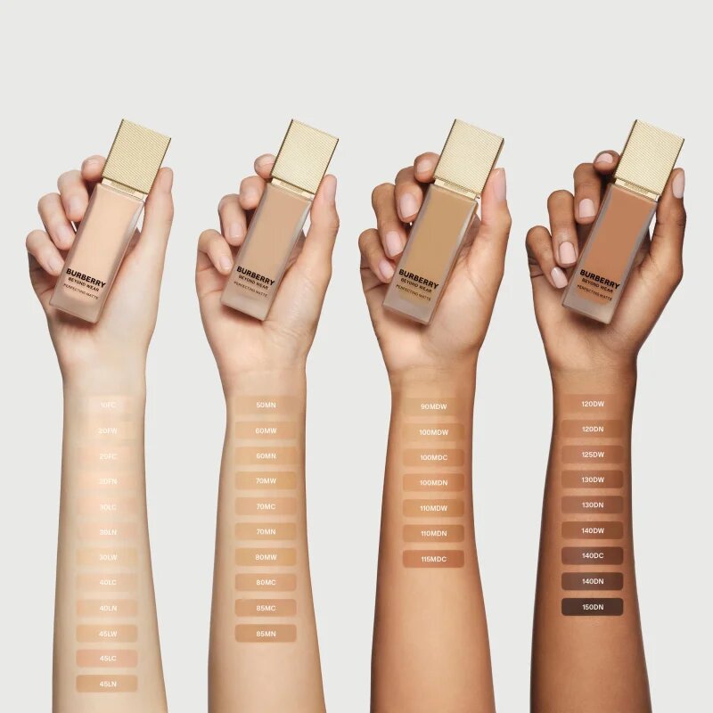 Burberry Beyond Wear Perfecting Matte Foundation machiaj lichid cu un finisaj mat culoare Fair Warm 010 30 ml
