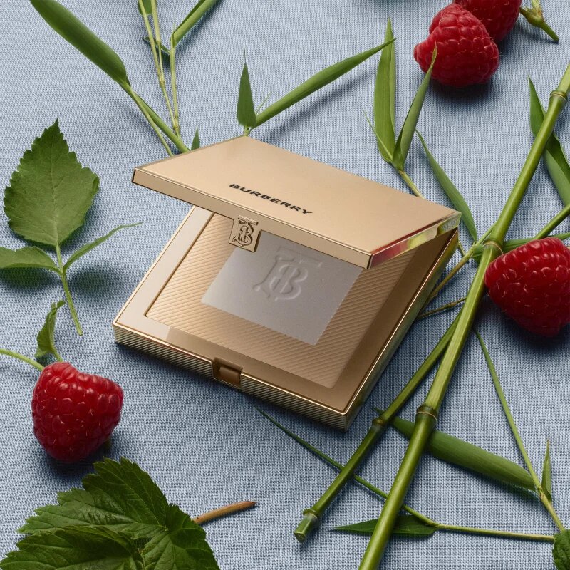 Burberry Beyond Wear Powder pudra matuire cu efect de netezire Medium Deep 03 11 g