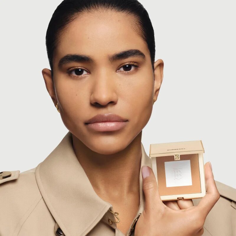 Burberry Beyond Wear Powder pudra matuire cu efect de netezire Medium Deep 03 11 g