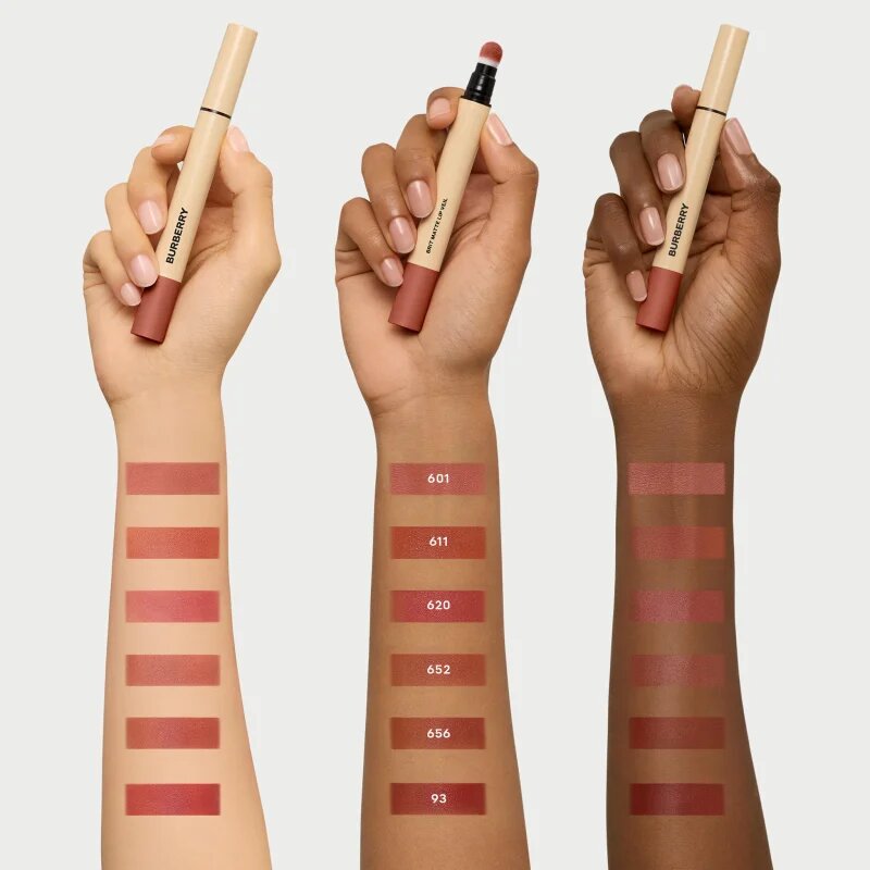Burberry Brit Matte Veil ruj de buze lichid mat și hidratant culoare Marmalade 611 3 ml