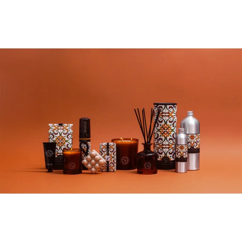 Castelbel Santal Tonka săpun solid cu efect de exfoliere 150 g