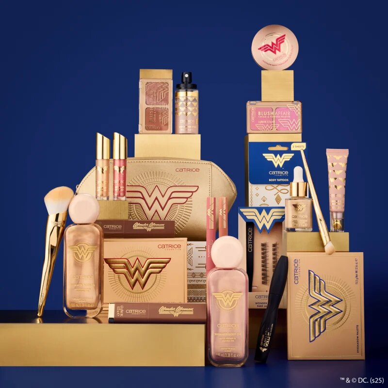 Catrice Wonder Woman geanta de cosmetice 1 buc
