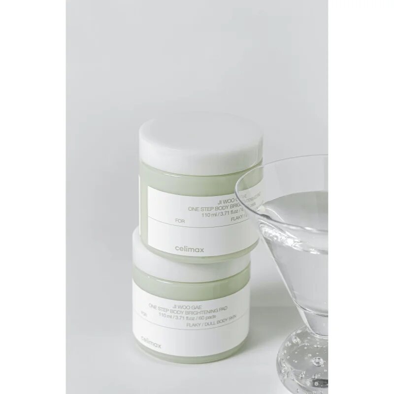 celimax Ji Woo Gae One Step Body Brightening Pad tampoane exfoliante pentru corp 60 buc