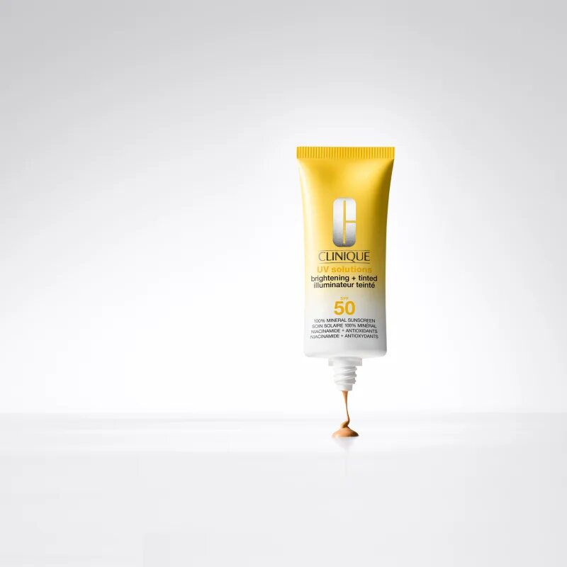 Clinique Sun UV Solutions Brightening Tinted Sunscream SPF50 crema tonica radianta culoare Medium 40 ml