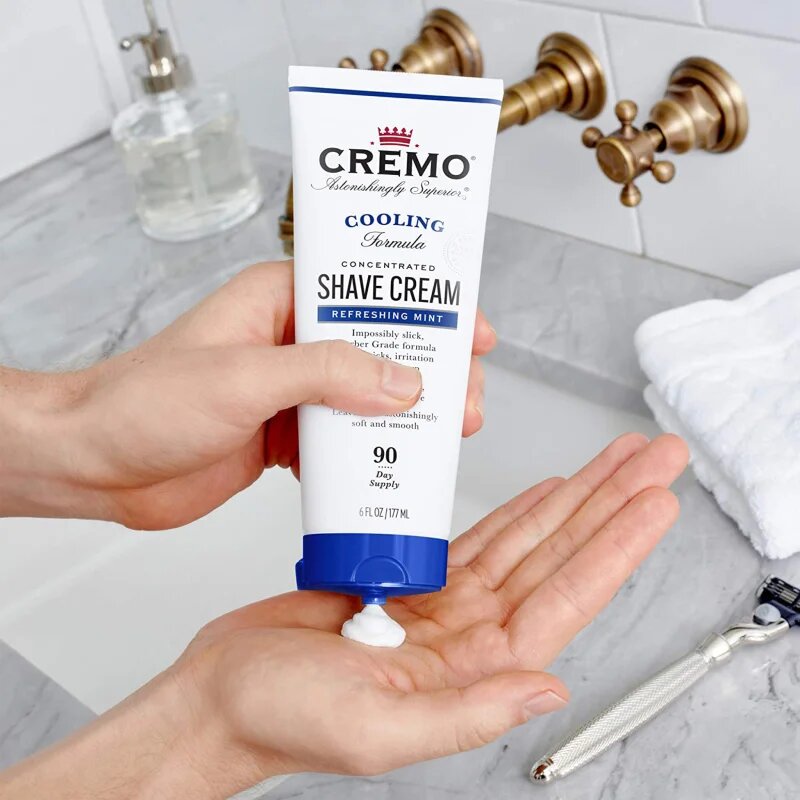Cremo Refreshing Mint Cooling Shave Cream cremă de ras în tub pentru bărbați 177 ml