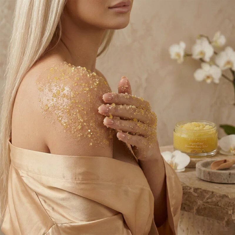 Crystallove Clear Quartz Shimmer Body Scrub exfoliant pentru corp 200 g