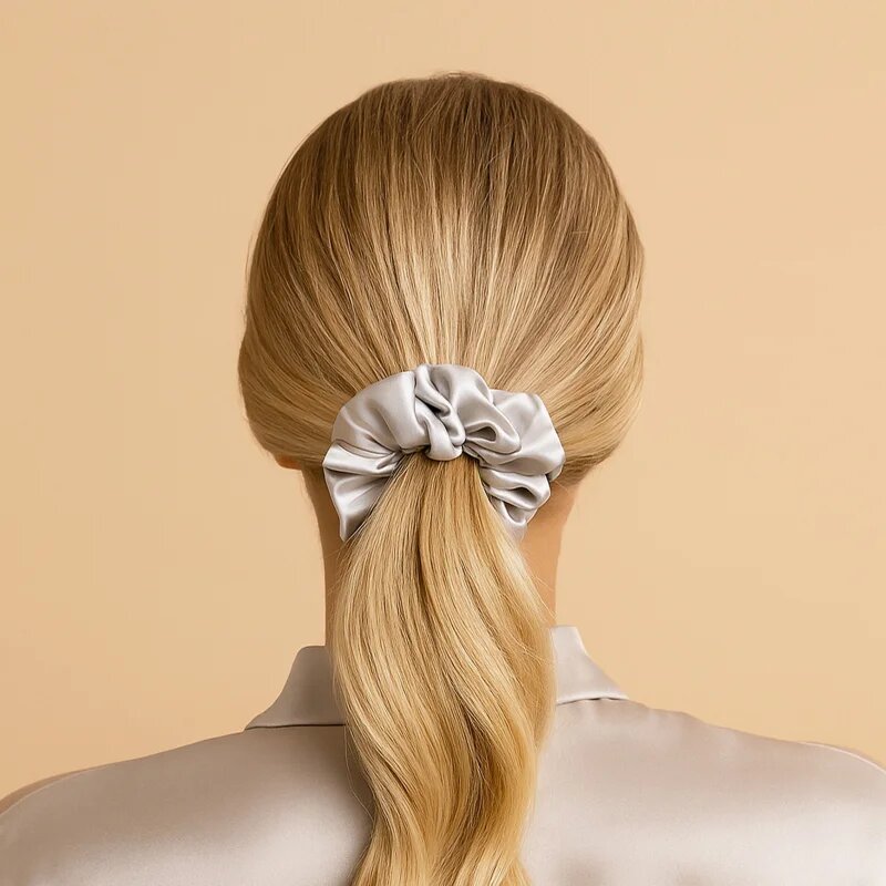 Crystallove Silk Scrunchie elastic pentru păr din mătase Silver 1 buc