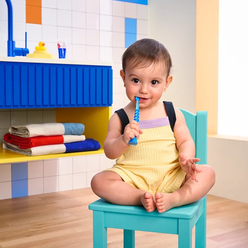 Curaprox Baby 0-4 Years periuta de dinti pentru copii 1 buc