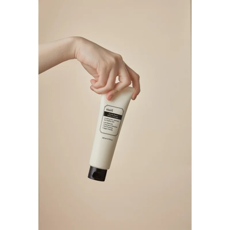 Dear Klairs Gentle Black Facial Cleanser gel de curățare blând pentru piele sensibilă 140 ml
