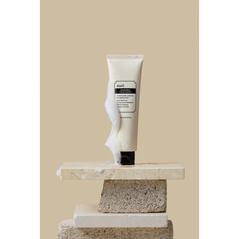 Dear Klairs Gentle Black Facial Cleanser gel de curățare blând pentru piele sensibilă 140 ml