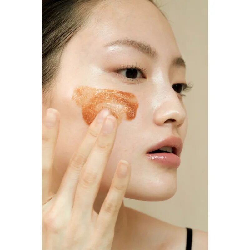 Dear Klairs Gentle Black Sugar Facial Polish exfoliere si hidratare faciala 110 g