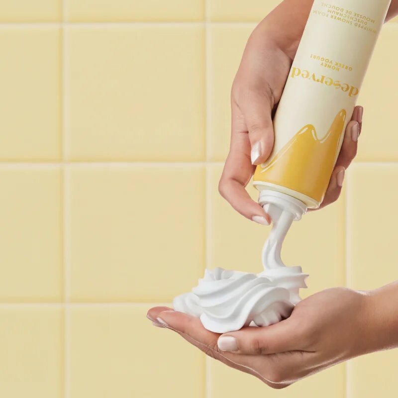 DESERVED Whipped Shower Foam Honey Greek Yogurt spumă pentru duș pentru corp 250 ml